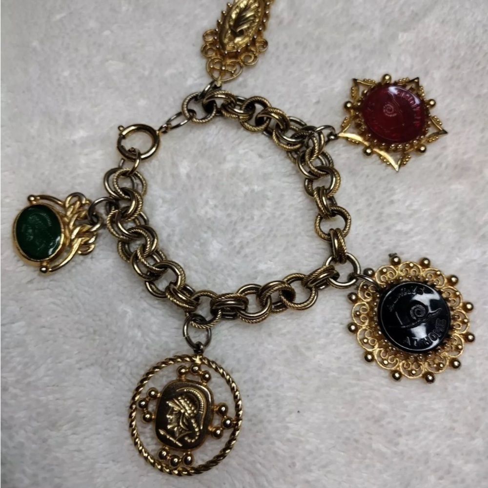 Unique Vintage Bracelet “At Home”. Ver Beautiful